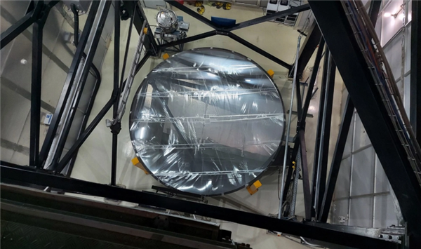 世界最大液体镜面望远镜启用 成本仅玻璃反射镜的1%_1