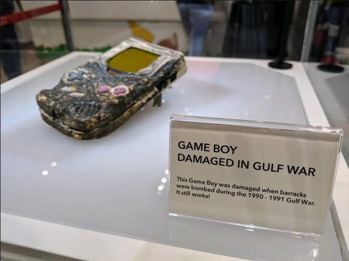 海湾战争幸存Game Boy从纽约任天堂展厅移除_0