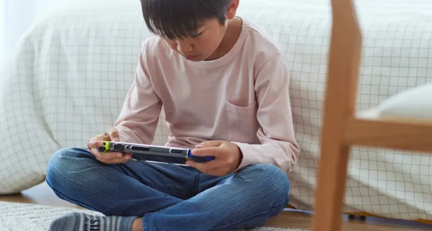 日本学生网络利用平台调查 小学生通过家用游戏机比例最高_0